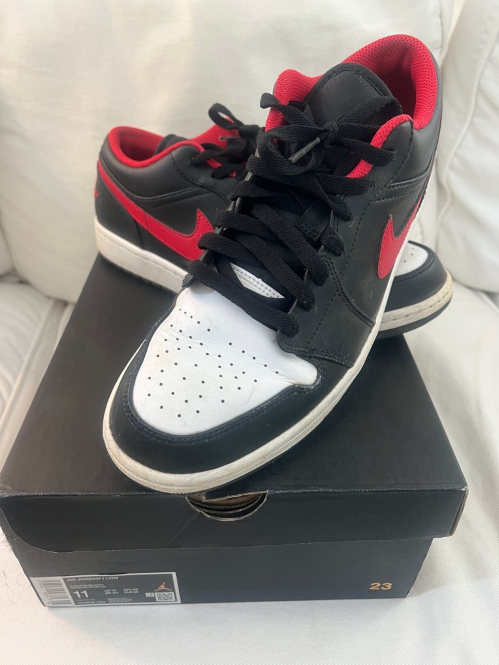 Air Jordan 1 Low
Men's Low-Top Sneakers in Black, White & Red